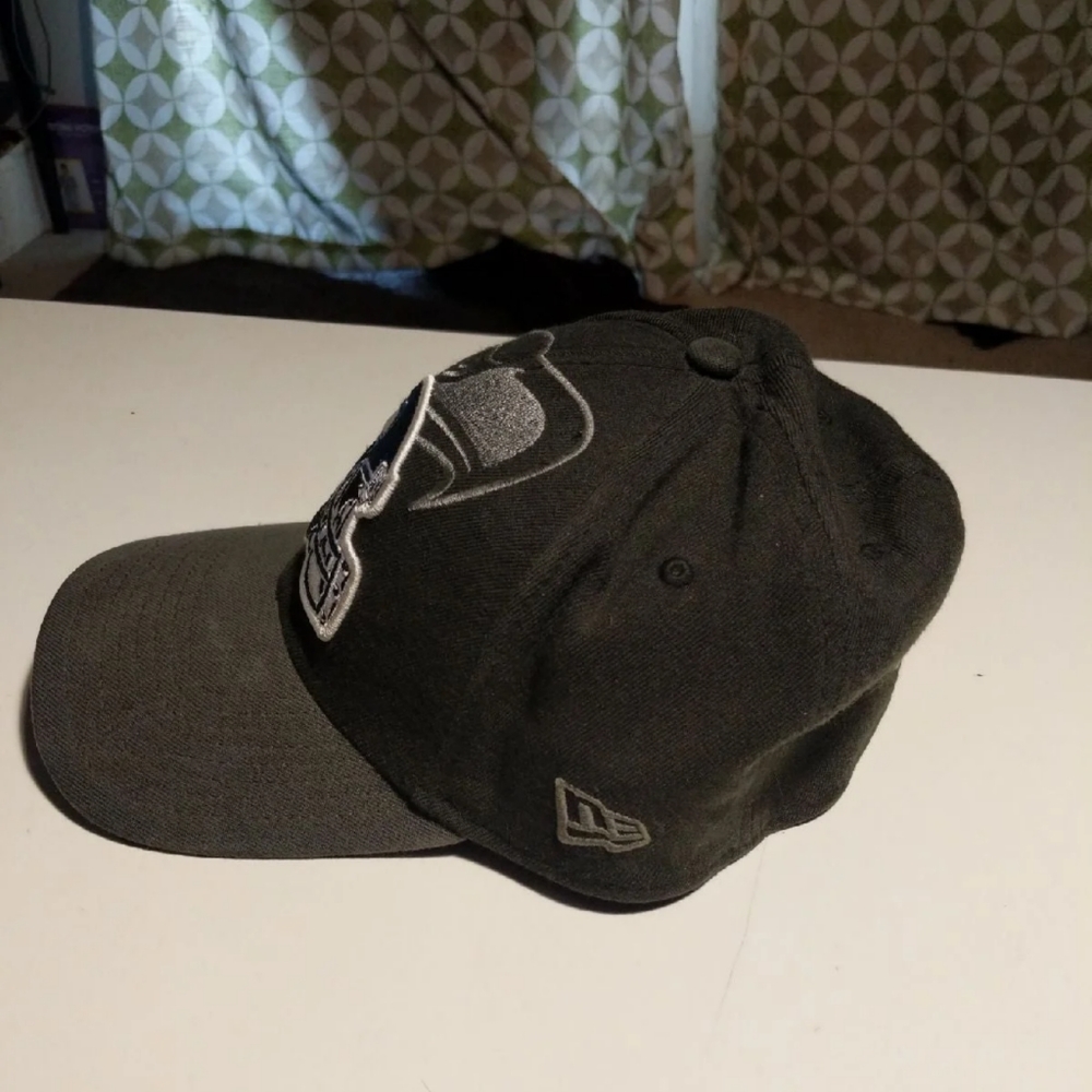 Rare Seahawks hat - Picture 2 of 3